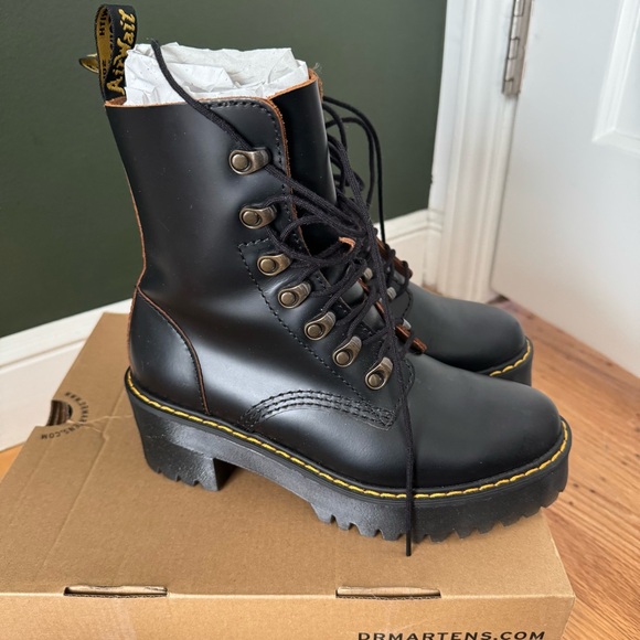 Doc Marten Black Vintage Smooth Leona Hiker - Picture 3 of 9